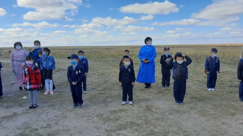 Мэнэнгийн талд анхны бага сургууль байгууллаа