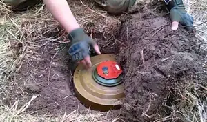 Дорноговь аймагт тэсрэх бөмбөг олдлоо