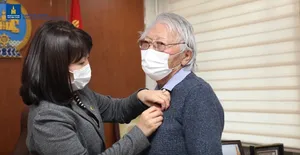 Сая мод тарьсан зохиолч Ч.Галсан "Байгаль орчны тэргүүний ажилтан" боллоо