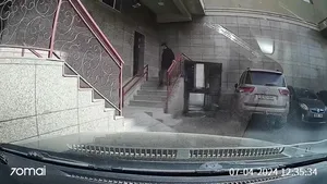 ИРГЭН: 15 ДАВХАРААС ШИДСЭН ТОМ МОДОН САНДАЛД ЯГ ОНОГДОХ ГЭЖ БАЙНА! ЗЭРЛЭГ БАЛМАД ХҮМҮҮСЭЭР ДҮҮРЧЭЭ ЭНЭ ХОТ‼️