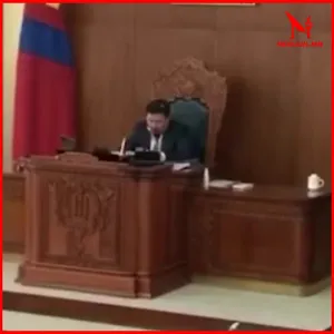 Г.ЗАНДАНШАТАР: П….. ЧИНЬ
УИХ-ЫН ДАРГА Г.ЗАНДАНШАТАР ЧУУЛГАНЫ ХУРАЛДААНЫ ҮЕЭР “П…” ГЭЖ ХАРААЛ ХЭЛЖ БУХИМДАВ