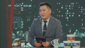"Ноён" Бондгор "Khuslen’s talk show” нэвтрүүлэгт оролцох үеэрээ УИХ-ын гишүүн болохоор "сэрүүн зүүдэлж", Ч.Хүрэлбаатар "ахынхаа" нөмөр дор омголон яваа Татварын ерөнхий газрын дарга асан Б.Заяабалыг Б