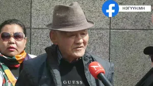 ИРГЭД ОРДНЫ БАРУУН ХААЛГАН ДЭЭР СУУЛТ ЗАРЛАЖ БАЙНА