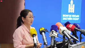 Шууд: УОК-ын нарийн бичгийн дарга, хурандаа Т.Баярхүү, Ус цаг уур, орчны шинжилгээний газрын ахлах мэргэжилтэн О.Оюунжаргал нар цаг үеийн асуудлаар мэдээлэл хийж байна