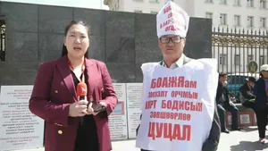 БОАЖ ЯАМНЫ САЙД Б.БАТ-ЭРДЭНИЙГ ОГЦРОХЫГ ШААРДАН ОРДНЫ БАРУУН ХААЛГА ДЭЭР СУУЛТ ЗАРЛАЖ БАЙНА