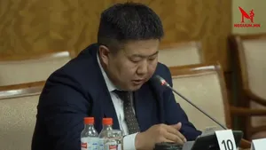 НОГООН АВТОБУС"-НЫ СОНСГОЛ ХОЁР ДАХЬ ӨДРӨӨ ҮРГЭЛЖИЛЖ БАЙНА