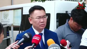 СЭТГҮҮЛЧ Н.ӨНӨРЦЭЦЭГТ ХОЛБОГДОХ ШҮҮХ ХУРАЛ ҮРГЭЛЖИЛЖ БАЙНА