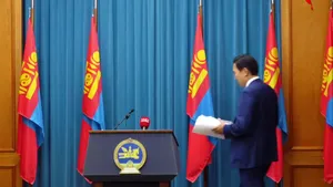 ЗАСГИЙН ГАЗРЫН ХУРАЛДААНААС ГАРГАСАН ШИЙДВЭРИЙГ ТАНИЛЦУУЛЖ БАЙНА