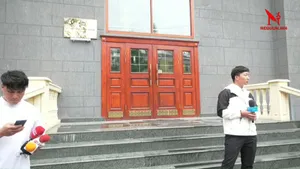 ЦЕГ-ЫН ГАДНААС ШУУД ДАМЖУУЛЖ БАЙНА.