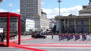 МОНГОЛ УЛСЫН ЕРӨНХИЙЛӨГЧ У.ХҮРЭЛСҮХ ГЭРГИЙ Л.БОЛОРЦЭЦЭГИЙН ХАМТ БҮГД НАЙРАМДАХ СЛОВЕНИ УЛСЫН ЕРӨНХИЙЛӨГЧ НАТАША ПИРЦ МУСАР, НӨХӨР АЛЕШ МУСАР НАРЫГ АЛБАН ЁСООР УГТАН АВЧ БАЙНА