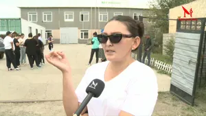 НЕБС-ИЙН 62 СУРГУУЛЬ БАГА АНГИЙН СУРАГЧДАА ҮМХИЙ ҮНЭРТСЭН НҮХЭН ЖОРЛОНТОЙ НИИЙТИЙН БАЙРАНД ХҮЛЭЭН АВАХ ГЭЖ БАЙНА !!