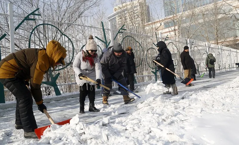 ДАГТАРШИХААС НЬ ӨМНӨ ОЙР ОРЧМЫН 50 МЕТРЫН ЦАСАА ЦЭВЭРЛЭХИЙГ ААН-ҮҮДЭД УРИАЛАВ