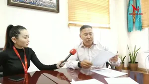 "АМГАЛАН ДУЛААНЫ СТАНЦ" ТӨХК-ИЙН ГҮЙЦЭТГЭХ ЗАХИРАЛ М.МӨНХӨӨГӨӨС ЦАГ ҮЕИЙН АСУУДЛААР ТОДРУУЛЖ БАЙНА