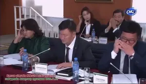 УИХ-ЫН ЧУУЛГАН ХУРАЛДАЖ ИРЭХ ОНЫ ТӨСӨВ ХЭЛЭЛЦЭЖ БУЙ ЭНЭ ЦАГ ҮЕД УИХ-ЫН ГИШҮҮН ЧУУЛГАНДАА БУС АЙМГИЙН ИТХ-ЫН ХУРАЛД СУУЖ БУЙ НЬ...