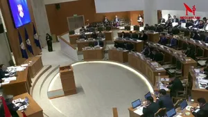 Нийслэлийн Иргэдийн төлөөлөгчдийн хурал "Нийслэлийн Засаг дарга бөгөөд Улаанбаатар хотын Захирагчийн 2024-2028 оны үйл ажиллагааны хөтөлбөр"-ийг батлах тухай тогтоолын төслийг хэлэлцэж байна