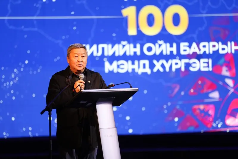 МОНГОЛ УЛС АНХДУГААР ҮНДСЭН ХУУЛИА БАТАЛЖ, БҮГД НАЙРАМДАХ УЛСАА ТУНХАГЛАСНЫ 100 ЖИЛИЙН ОЙН ЭНЭ ӨДӨР САЛБАРЫНХАА АХМАДУУДТАЙ УУЛЗАЖ, ХҮНДЭТГЭЛ ҮЗҮҮЛЛЭЭ