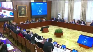 09:00 ЦАГТ ЭХЭЛСЭН ТӨСВИЙН БАЙНГЫН ХОРООНЫ ХУРАЛД САЛБАРЫН ТӨСВӨӨ ХАМГААЛААД СУУЖ БАЙНА. ХУУЛЬ САХИУЛАГЧДАД ДУТАГДААД БАЙГАА ОРОН ТОО, ХЭРЭГЦЭЭТ ЗАРДЛЫГ ТАНАХААС ИЛҮҮ ХЭМНЭЖ БОЛОХ ОЛОН ПОП АРГА ХЭМЖЭЭ