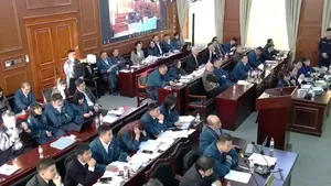 ХӨГЖЛИЙН БАНКНЫ ГЭХ ТОДОТГОЛТОЙ 540 ХАВТАСТ ХЭРЭГ БҮХИЙ 80 ХҮН, 4 ХУУЛИЙН ЭТГЭЭДЭД ХОЛБОГДОХ ХЭРГИЙГ ПРОКУРОРЫН ЭСЭРГҮҮЦЭЛ, ШҮҮГДЭГЧИД БОЛОН ТЭДНИЙ ӨМГӨӨЛӨГЧДИЙН ГАРГАСАН 41 ГОМДЛЫН ХҮРЭЭНД ХЭЛЭЛЦЭЖ Б