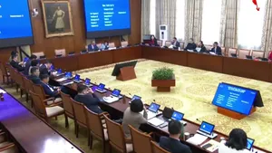 ШУУД | САЙЖРУУЛСАН ТҮЛШНИЙ НАЙРЛАГА БОЛОН НИЙСЛЭЛИЙН УТААНЫ АСУУДЛААР СОНСГОЛ ХИЙЖ БАЙНА
