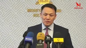 ШУУД ГАЗРЫН ТОС БОЛОВСРУУЛАХ ҮЙЛДВЭРИЙН АСУУДЛААР УИХ-ЫН ГИШҮҮН Н.НОМТОЙБАЯР МЭДЭЭЛЭЛ ХИЙЖ БАЙНА