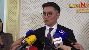 Ч.ЛОДОЙСАМБУУ: ХЭВЛЭЛИЙН ЭРХ ЧӨЛӨӨ НЭРЭЭР ГАВ ГИНЖ Л ЗҮҮЖ БАЙНА