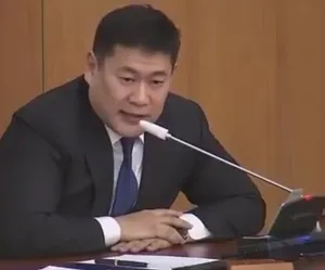 Л.ОЮУН-ЭРДЭНЭ: ТӨРИЙН АЛБАН ХААГЧИДТАЙ ХОЛБООТОЙ ХЭРЭГЛЭЭНЭЭСЭЭ ХЭТЭРСЭН ТАНСАГ ХЭРЭГЛЭЭТЭЙ, ХУВИЙН ХЭВШЛЭЭС ХЭТ ӨНДӨР ОРЛОГОО НОТОЛЖ ЧАДАХГҮЙ БАЙГАА ТӨРИЙН АЛБАН ХААГЧИДТАЙ ХАТУУ ТЭМЦЭНЭ⁉️