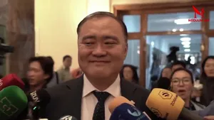 ШУУД: Л.ГАНТӨМӨР: АН ЯМАР Ч ТОХИОЛДОЛД ХАМТАРСАН ЗАСГААС ГАРНА. МАНАЙ БҮЛЭГ ДЭЭР ЕРӨНХИЙ САЙД ОРЖ ИРЖ ТАЙЛБАР ТАВИХ ЁСТОЙ БИД ХҮЛЭЭЖ БАЙГАА.