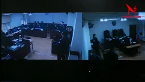 БАЯНГОЛ, ХАН-УУЛ, СОНГИНОХАЙРХАН ДҮҮРГИЙН ЭРҮҮГИЙН ХЭРГИЙН АНХАН ШАТНЫ ТОЙРГИЙН ШҮҮХЭД “ЖЕМ МОЛЛ” ХУДАЛДААНЫ ТӨВД ЭХНЭРЭЭ ХУТГАЛАН АМЬ НАСЫГ НЬ ХОХИРООСОН ХЭРГИЙН ШҮҮГДЭГЧ Э -ИЙН ШҮҮХ ХУРАЛ ЭХЭЛЛЭЭ.