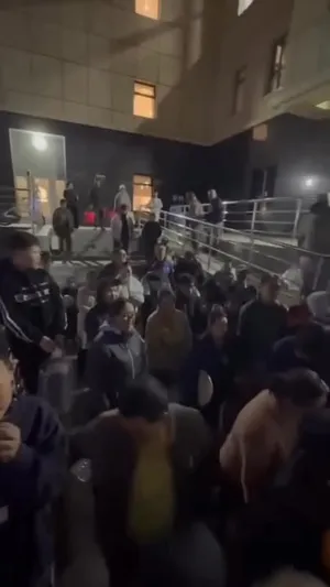 ХАН-УУЛ ДҮҮРГИЙН 4-Р ХОРОО НУТАГ ДЭВСГЭР, “СИТИ ПАЛАС”, “ДЭЭДСИЙН ӨРГӨӨ” ХОТХОНЫ ТӨВИЙН ШУГАМ ЗАДРААД 72 ЦАГ БОЛЖ БАЙНА. ХОЁР ХОТХОНЫ 800 ОРШИН СУУГЧ ЗӨӨВРИЙН УСААР АМЬДАРЧ БАЙНА