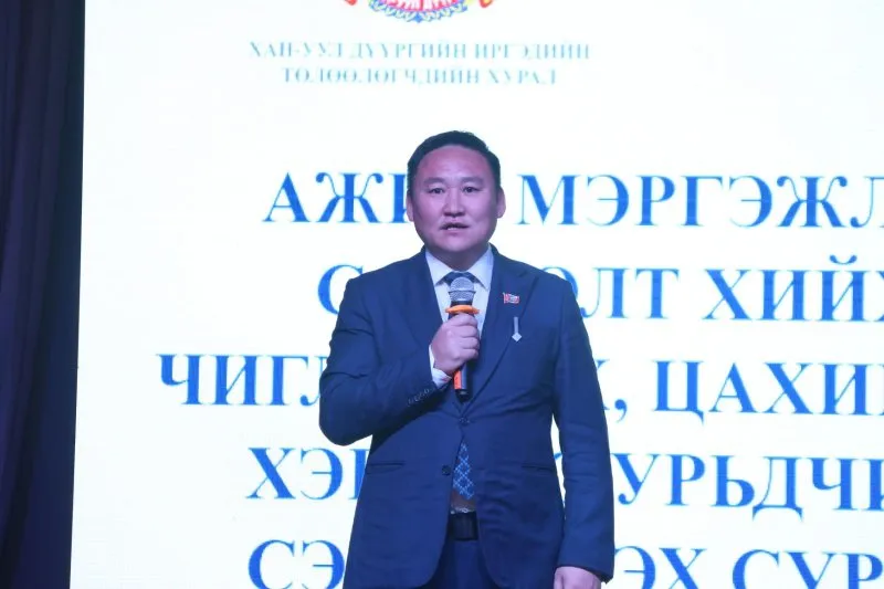 ХУД-ИЙН ЕБ-ЫН СУРГУУЛИУДЫН 12-Р АНГИЙН СУРАГЧДАД “ЦАХИМ ГЭМТ ХЭРГЭЭС УРЬДЧИЛАН СЭРГИЙЛЭХ, АЖИЛ МЭРГЭЖЛИЙН СОНГОЛТ ХИЙХЭД ЧИГЛҮҮЛЭХ” СУРГАЛТ ЗОХИОН БАЙГУУЛАГДЛАА