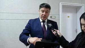 ХӨДӨЛМӨР ХАЛАМЖ ҮЙЛЧИЛГЭЭНИЙ ЕРӨНХИЙ ГАЗРЫН ДАРГА З.БАУРЫЖАНЫГ Т.АУБАКИР САЙД ӨӨРӨӨ ТОМИЛСОН БА ТЭД ХАЛХУУДЫГ ХАЛААГҮЙ ХЭМЭЭН “МЭЛЗЭВ”