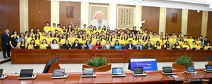 “Өсвөрийн парламент-2024" хөтөлбөрт оролцогчид тогтоолын төслөө шийдвэр гаргагчдад хүргэхийг хүслээ