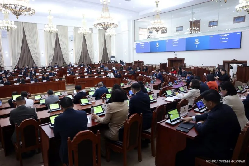 Хот, тосгоны эрх зүйн байдлын тухай хуульд өөрчлөлт оруулах тухай хуулийн төсөл болон хамт өргөн мэдүүлсэн хууль, тогтоолын төслүүдийг батлав