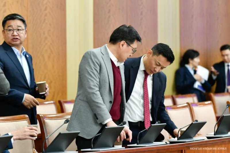 Төсвийн болон Эдийн засгийн байнгын хороод хамтран хуралдаж хуулийн төслийн гурав дахь хэлэлцүүлгийг явууллаа