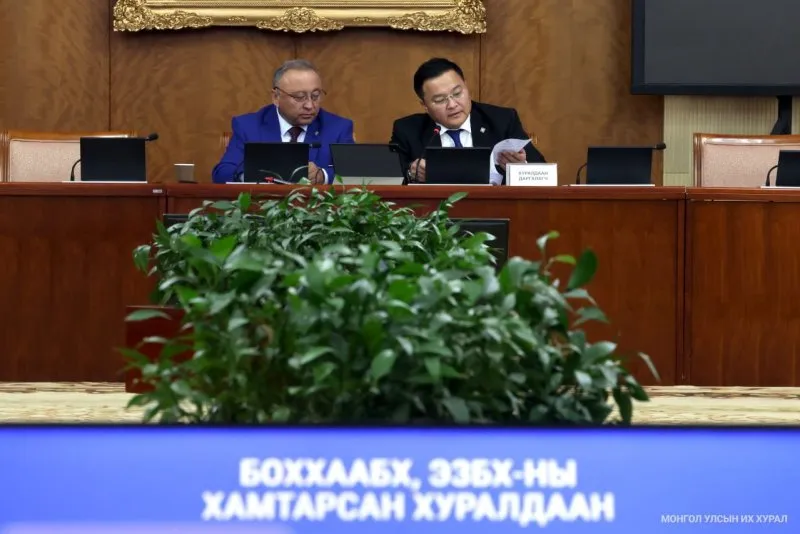 ЭЗБХ, БОХХААБХ: “Халзан бүрэгтэй” орд газар, нутгийн иргэдийн эсэргүүцэлтэй холбоотой асуудлаар ерөнхий хяналтын сонсгол явуулах тухай тогтоол баталлаа