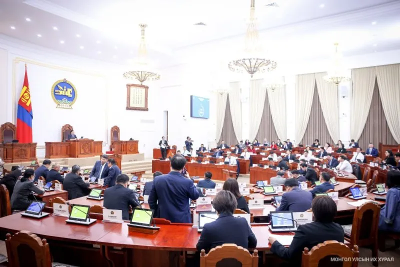 Монгол Улсын 2026 оны төсвийн тухай болон холбогдох хуулийн төслүүдийн талаарх зарчмын зөрүүтэй саналуудаар санал хураалт явууллаа