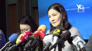 ДҮНЖИНГАРАВЫН ДЭЛБЭРЭЛТЭНД ӨРТӨСӨН БАЙРНЫ ХОХИРСОН ИРГЭД МЭДЭЭЛЭЛ ХИЙЖ БАЙНА
