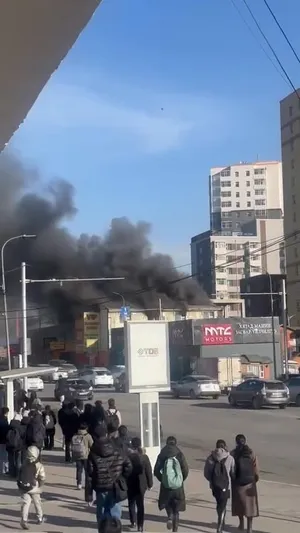 СЭРЭМЖЛҮҮЛЭГ❗️❗️❗️
Баянзүрх Дүүрэг 4-р хороонд авто засварын газар шатаж байна гэх дуудлага 16:35 цагт ирсэн. 
Дуудлагын дагуу Гал түймэр унтраах, аврах 63 дугаар ангийн бүрэлдэхүүн гал түймрийг унтра