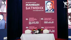 Ж.БАТМӨНХ АГСНЫ 100 ЖИЛИЙН ОЙГ ТЭМДЭГЛЭН ӨНГӨРҮҮЛЭХ " АРДЧИЛСАН ӨГЛӨӨ" АЯНЫ ТАЛААР МЭДЭЭЛЭЛ ХИЙЖ БАЙНА