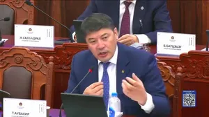 Ц.Мөнхтуяа: Махны үнэ 600 мянга. Ахмадын тэтгэвэр 700 мянга. Монголын төр ахмадуудаа 100 мянган төгрөгөөр яаж амьдар гэж байгаа юм. Энэ асуудлаа яаж зохицуулах юм