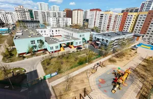 БАЯНЗҮРХ ДҮҮРГИЙН 18 ДУГААР ХОРООНД 150 ХҮҮХДИЙН ОРТОЙ ЦЭЦЭРЛЭГИЙН ӨРГӨТГӨЛИЙН БАРИЛГА УГСРАЛТЫН АЖИЛ ҮРГЭЛЖИЛЖ БАЙНА